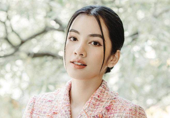 Yêu chồng cũ Lệ Quyên, cát xê Cẩm Đan tăng 15 lần