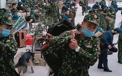 Bộ đội lên rừng dựng lều nhường doanh trại cho dân cách ly