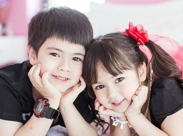Ngoại hình ngỡ ngàng của hai thiên thần nhí đẹp nhất Thái Lan sau 7 năm