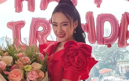 Angela Phương Trinh ăn mặc kín đáo đón tuổi 26