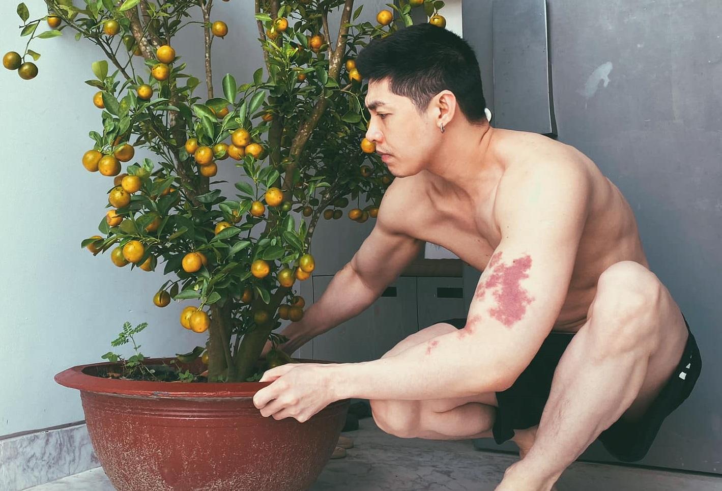 Noo Phước Thịnh "bắt trend" trai cơ bắp bán quất làm fan nóng như lửa đốt