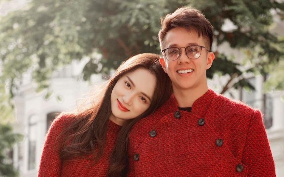 Hương Giang - Matt Liu diện áo dài đôi, tay trong tay tình cảm ngày đầu năm