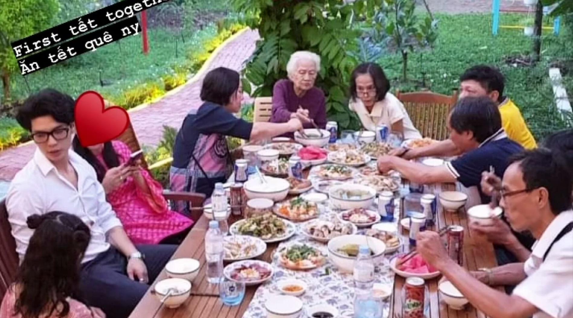 Huy Trần đăng ảnh tình tứ bên Ngô Thanh Vân khi về quê nàng ăn Tết?