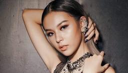 Phí Phương Anh đi du xuân với bạn trai giàu có, khoe thân hình khó rời mắt