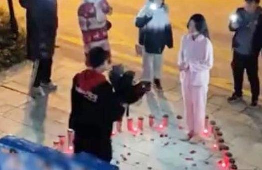 Chàng trai mua 1 xe tải trà sữa để tỏ tình với cô gái yêu thầm 7 năm