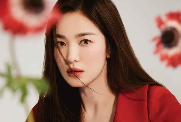 Song Hye Kyo nói về hai yếu tố làm nên hạnh phúc hiện tại: Hoa và chó cưng