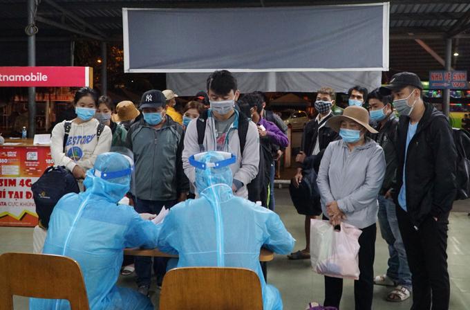 Từ tháng 3, người Hà Nội đến TP.HCM có cần phải cách ly hay không?