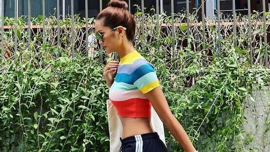 H'Hen Niê diện croptop khoe eo mỏng tang chỉ sau 1 tuần tập luyện