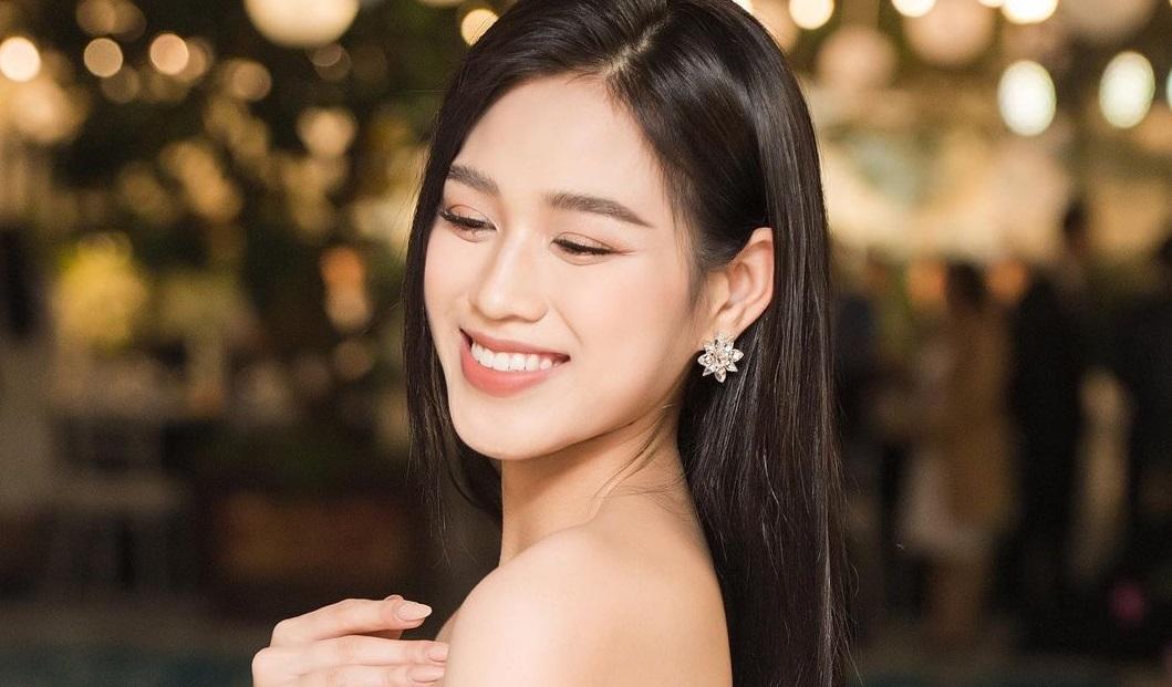 Đỗ Thị Hà khoe đôi chân 1m11 trong chiếc quần short ngắn củn đi chơi tối