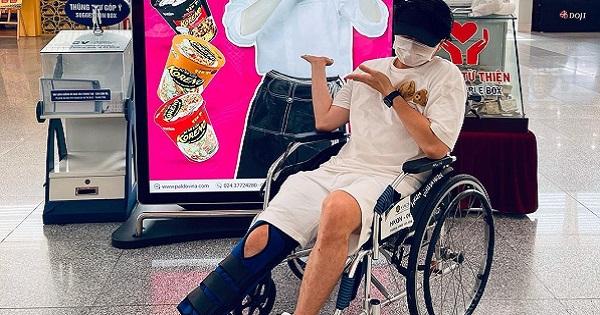 Karik phải ngồi xe lăn sau sự cố ngã nhào từ sân khấu xuống, lên tiếng về việc tham gia Rap Việt Concert