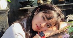 Khánh Vân (Mắt Biếc) lại gây tranh cãi khi chụp ảnh trên mộ của người thân quá cố