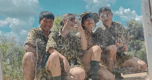 Hậu Hoàng đăng ảnh tình tứ ngồi vào lòng Mũi trưởng Long