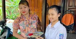 Hà Tĩnh: Nhặt được gần nửa tỷ, nữ sinh nghèo đứng đợi trả lại cho người mất