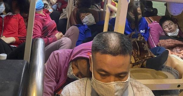 Hành khách cầu cứu khi xe khách 38 chỗ nhưng nhét gần 100 người