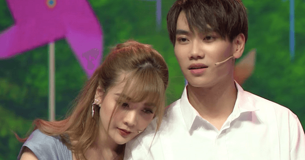 Bị từ chối trên show hẹn hò, cô gái hỏi thẳng chàng trai: Ngồi đây mãi à?