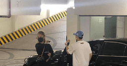 Hết chối cãi, Karik bị bắt gặp lái xế hộp chở Miu Lê đi trung tâm thương mại