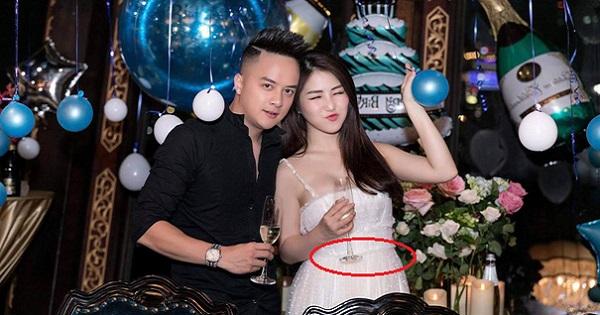 Đăng ảnh chúc mừng sinh nhật, Cao Thái Sơn vô tình để lộ vòng 2 bất thường của Hương Tràm