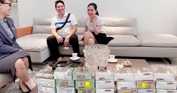 Bị nói giàu "ảo", vợ chồng Đoàn Di Băng mang "núi tiền" mặt đi mua đồng hồ