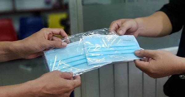 Kẻ xấu giả nhân viên y tế, phát khẩu trang có tẩm thuốc mê cho người dân