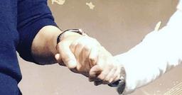 Lâm Tâm Như khoe ảnh nắm tay ông xã Hoắc Kiến Hoa