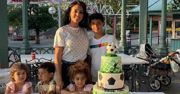 Bạn gái Ronaldo nhắn gì cho con trai riêng của anh trong ngày sinh nhật?