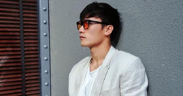 Bùi Tiến Dũng lái xế hộp đến tận nơi tuyển Việt Nam đang cách ly