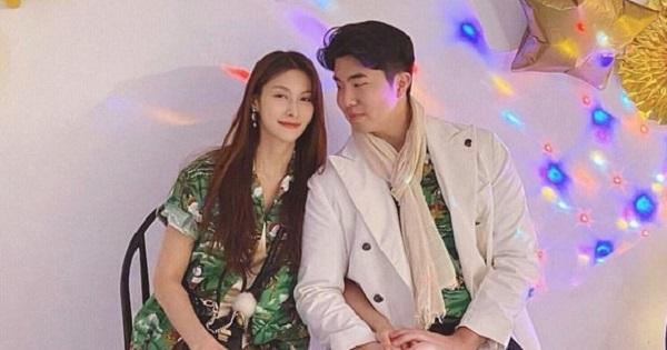 Bạn trai Park Gyuri (KARA) bị bắt gặp say xỉn, còn cặp kè gái lạ