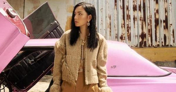 Sau màn khoe "đang rất hạnh phúc" Châu Bùi tạo dáng bên xe sang màu hồng