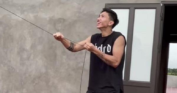 Đoàn Văn Hậu thả diều kiểu gì mà hội chị em đứng ngồi không yên thế này