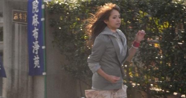 Show truyền hình dài 3000 tập, quay đúng 1 cảnh, nhưng được phát sóng 15 năm liền