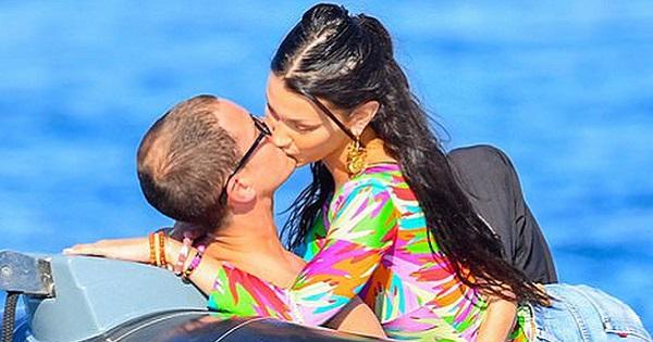 Bella Hadid "trả đũa" The Weeknd bằng loạt ảnh ôm hôn bạn trai giám đốc đắm đuối