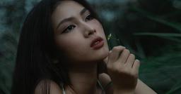 Á hậu Ngọc Thảo tung bộ ảnh mới, nhan sắc ra sao mà fan khen "xinh xỉu"?