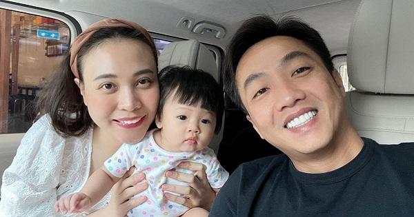 Con gái Cường Đô La cuối cùng cũng đã biết selfie
