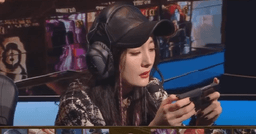 Dương Mịch bị nghi ngờ thuê người "cày" game để thăng hạng