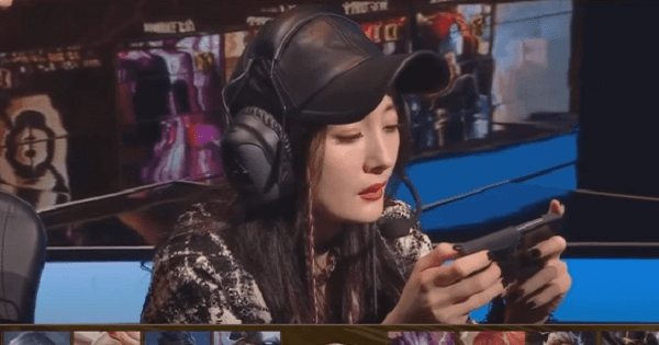 Dương Mịch bị nghi ngờ thuê người "cày" game để thăng hạng