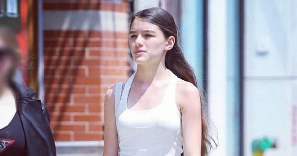 Suri Cruise: Công chúa Hollywood kè kè vệ sĩ nay đã là thiếu nữ 15 tuổi