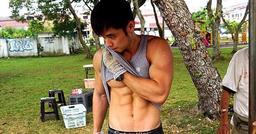 "Hot boy bán sầu riêng” 6 múi gây náo loạn toàn Châu Á năm nào giờ ra sao?