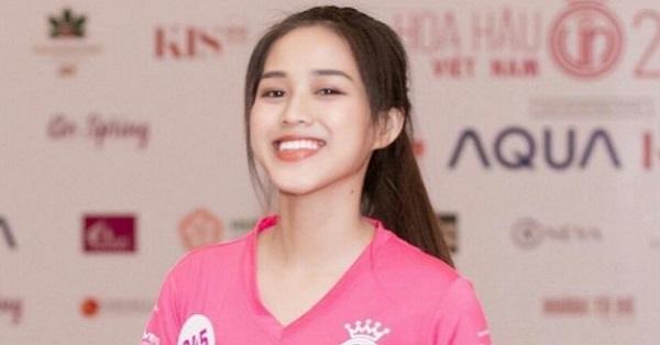 Nhan sắc không son phấn của Đỗ Thị Hà thời thi HHVN 2020