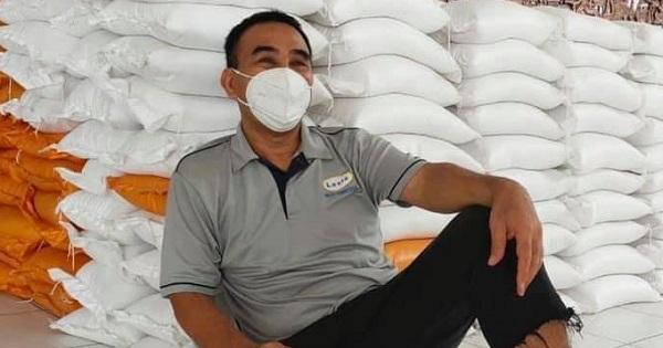 Quyền Linh mải phát gạo không kịp về nhà vì phong tỏa, đành vào chùa tá túc