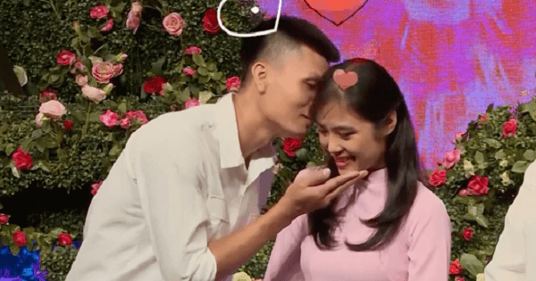 Cô gái lên truyền hình tìm bạn trai "không có lông chân"