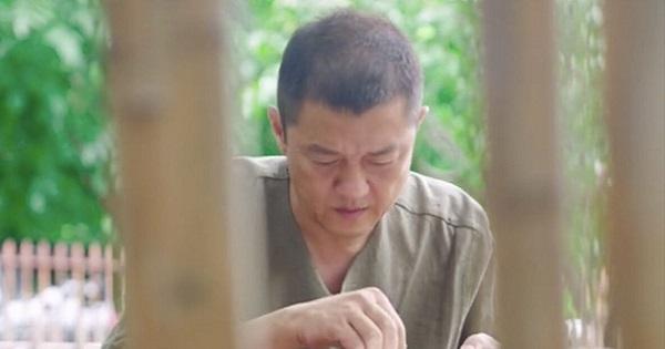 Tài tử Lý Á Bằng bỏ phố về quê làm nông dân, đi chân đất làm vườn