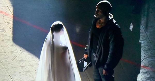 Nghi vấn Kanye West làm đám cưới lần 2 với Kim Kardashian