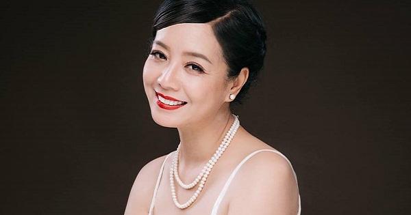 NSƯT Chiều Xuân "debut" làm Vlogger ở tuổi 54, con gái phụ trách quay clip