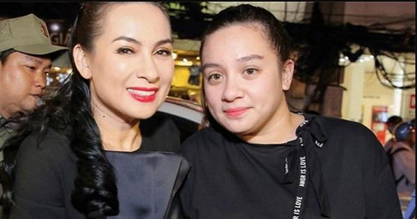 Con gái Phi Nhung chia sẻ: "Bác sĩ nói gia đình nên chuẩn bị tinh thần"