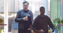 Tỷ phú Elon Musk lần đầu xuất hiện sau khi chia tay ca sĩ Grimes
