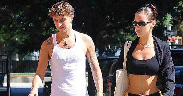 Chỉ đi dạo phố, 2 chị em Bella Hadid cũng khiến MXH xôn xao