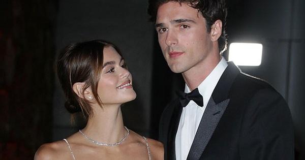 Siêu mẫu 20 tuổi Kaia Gerber dự sự kiện cùng bạn trai