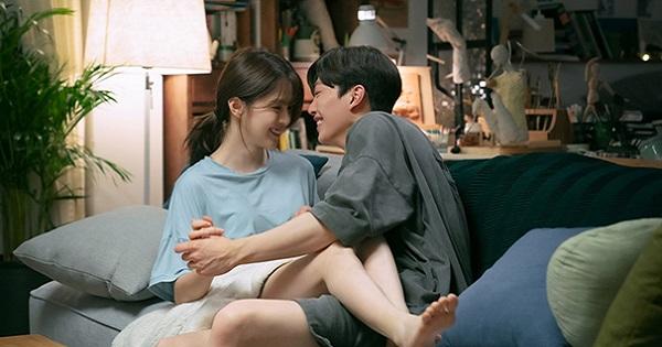 Song Kang hôn môi Han So Hee dù đạo diễn chỉ yêu cầu hôn má