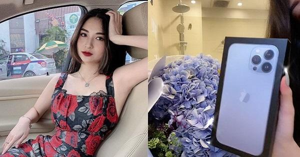 Anh Thư "Về nhà đi con" khoe iPhone 13 tại nhà nhưng bị đồn đi khách sạn