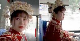 Cô dâu "chơi lớn" mặc đồ cưới lái xe buýt đi đón... rể và quan khách